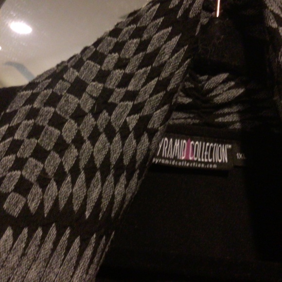 Pyramid Collection long cardigan - Picture 4 of 5